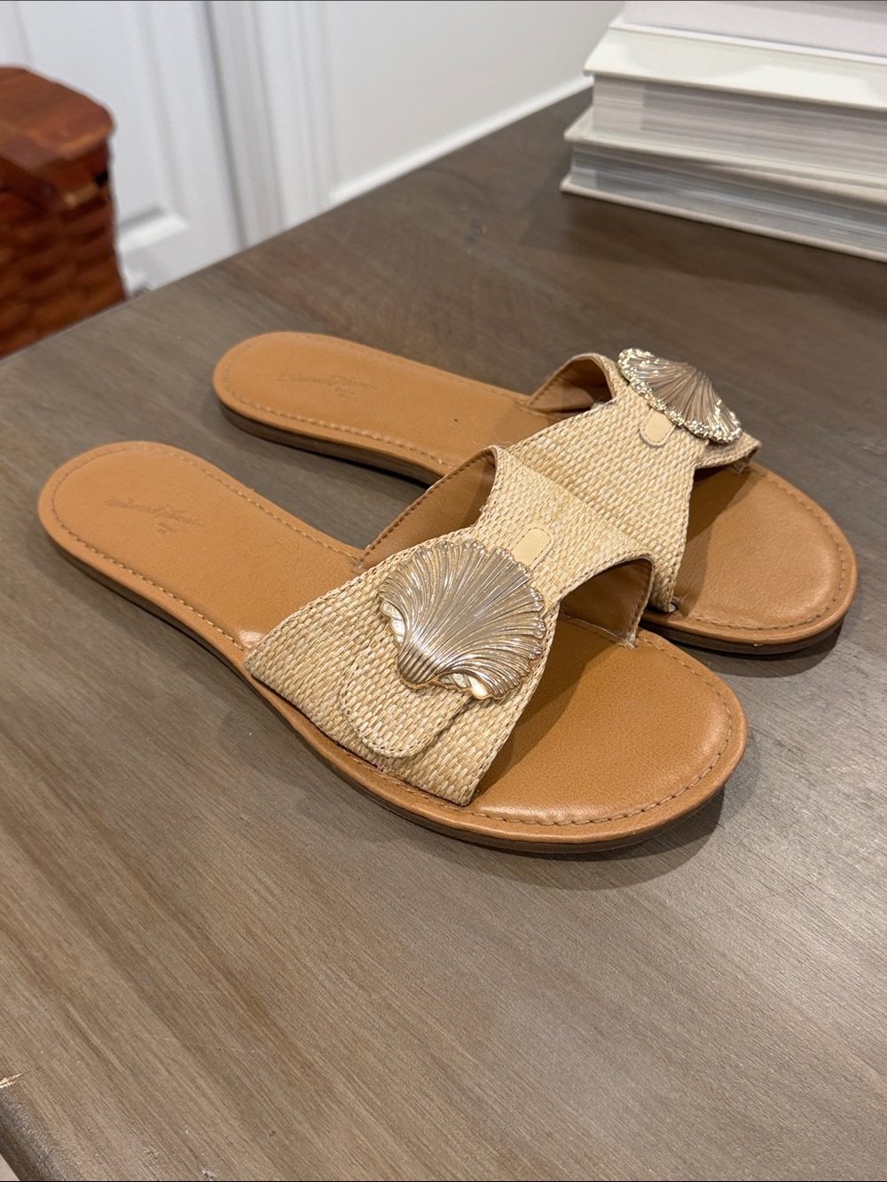 Universal thread sandals